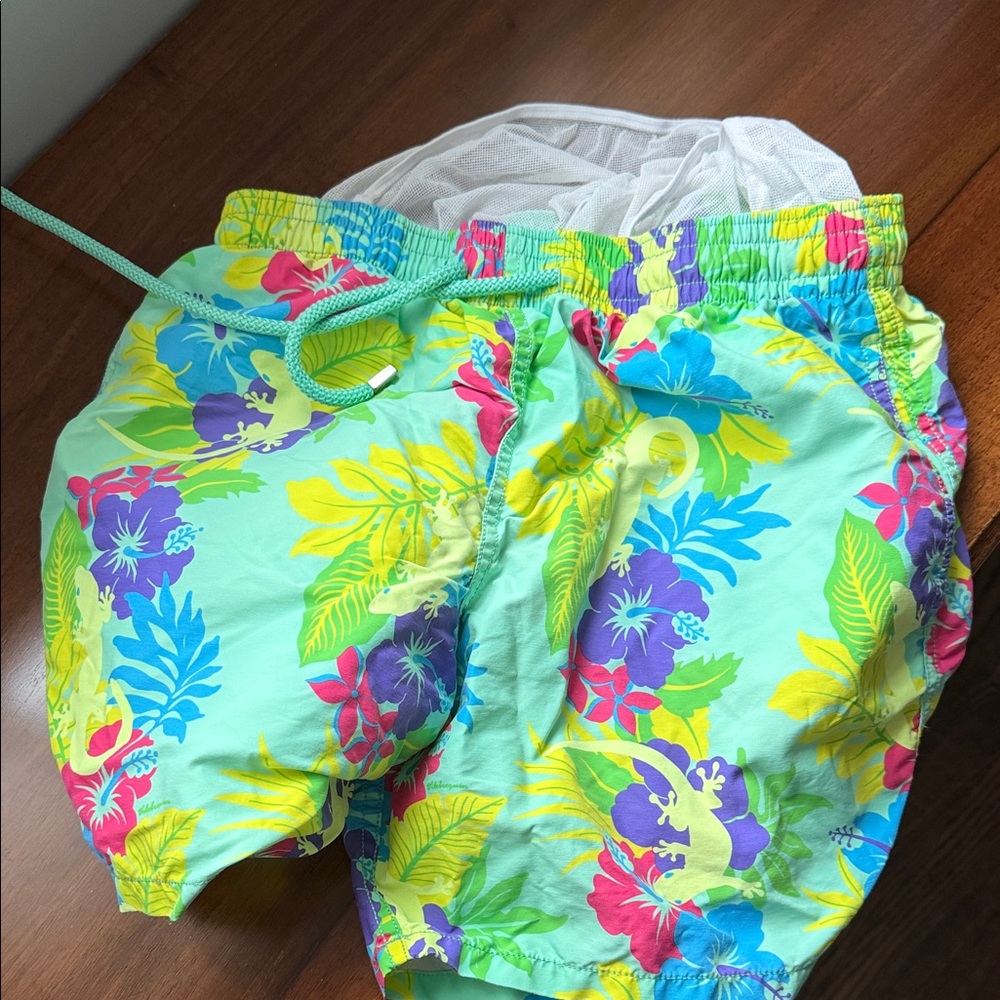 Vilebrequin Multicolor Floral Swim Shorts ⭐️Host Pick⭐️ - Picture 4 of 7